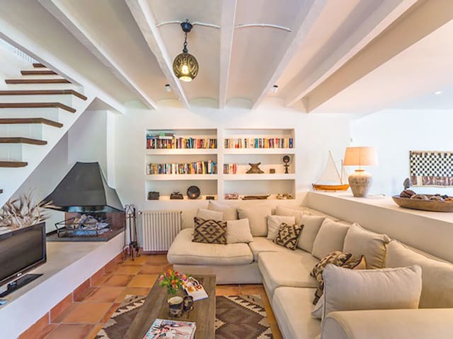 Spacious & Elegant Finca Mallorca gallery image 2