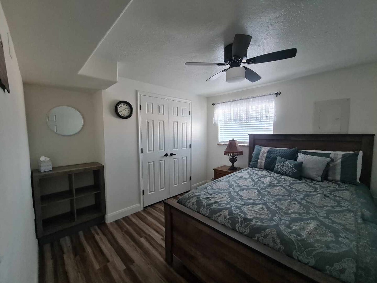 חדר 5. 
מיטת קווין סייז 
למטה