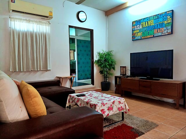 Entire Villa 20+ / Pool & Garden / Bangkok center gallery image 3