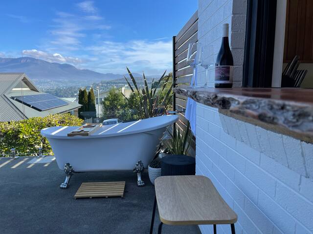 Alma Views, large 4 bed home gallery image 3