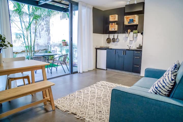 Eneo lina kila kitu unachohitaji kwa ajili ya ukaaji unaofaa.
Jiko lililo na vifaa kamili, sofa inayoweza kubadilishwa, WiFi yenye nguvu na imara na wenyeji bora ili kutimiza maombi yako:)