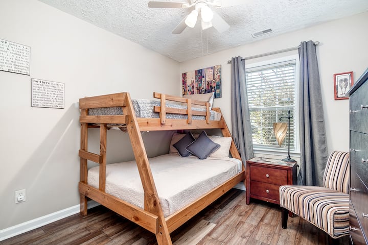 Bunk bed mattresses are super comfy with full on bottom and twin on top.  32 inch flat screen TV with Roku for streaming. "Great large backyard for the furry friends and our 3 year old loved the bunk beds in the 2nd bedroom :)" - Kateland