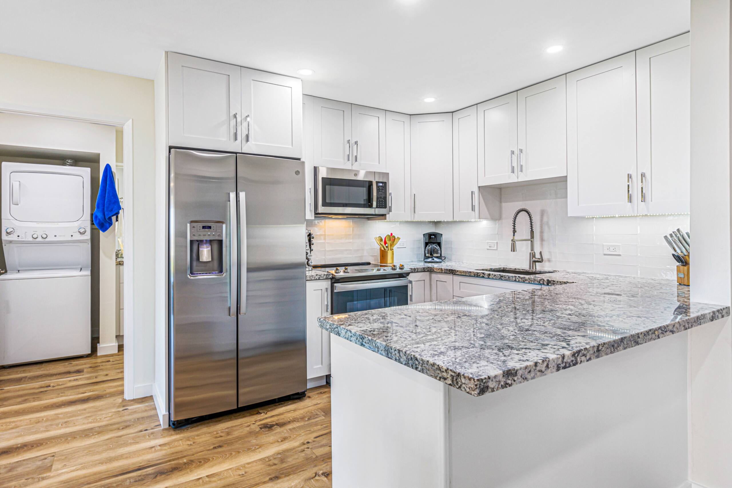 Condo in Lahaina · ★5.0 · 1 bedroom · 2 beds · 2 baths - Image 8
