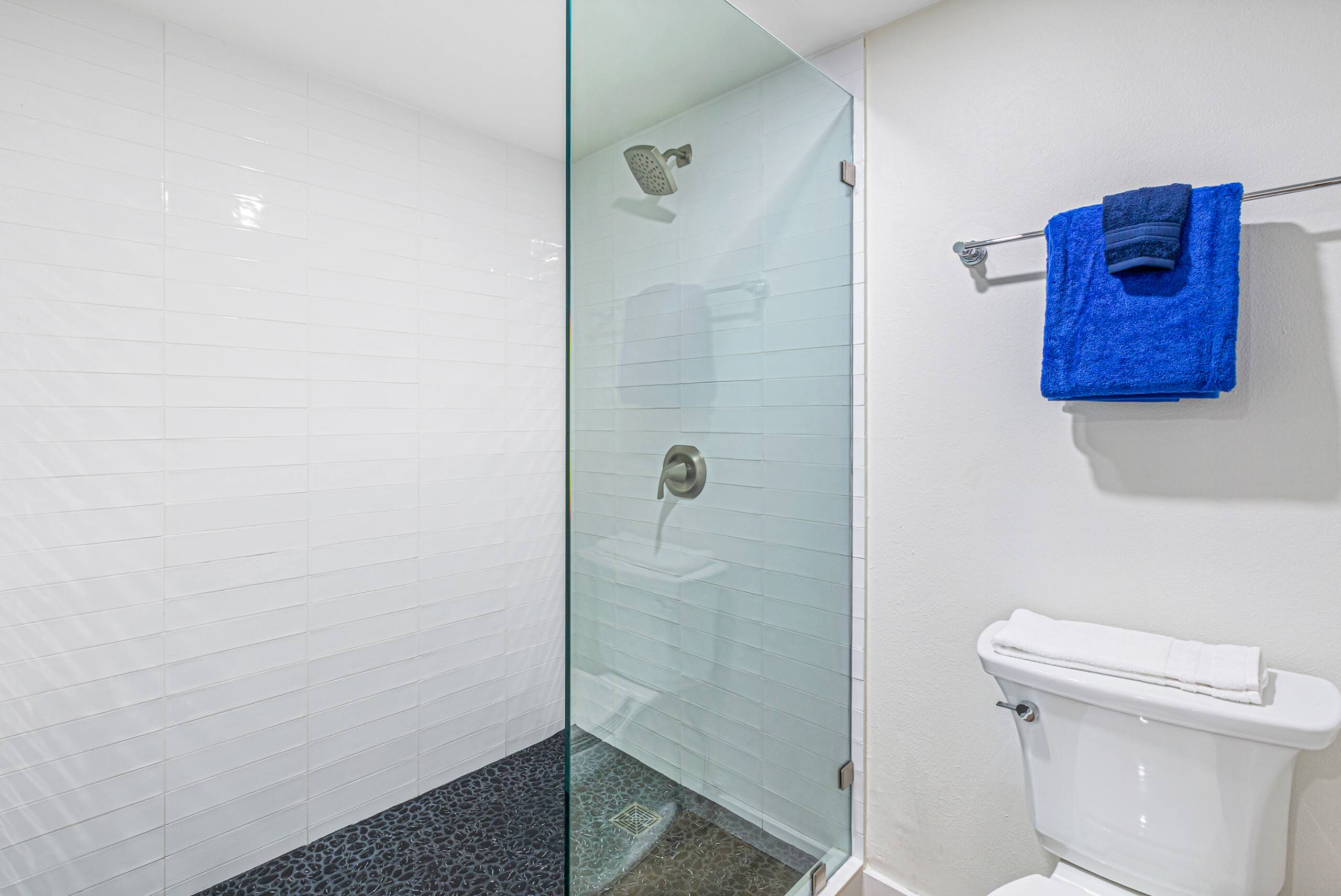 Condo in Lahaina · ★5.0 · 1 bedroom · 2 beds · 2 baths - Image 3
