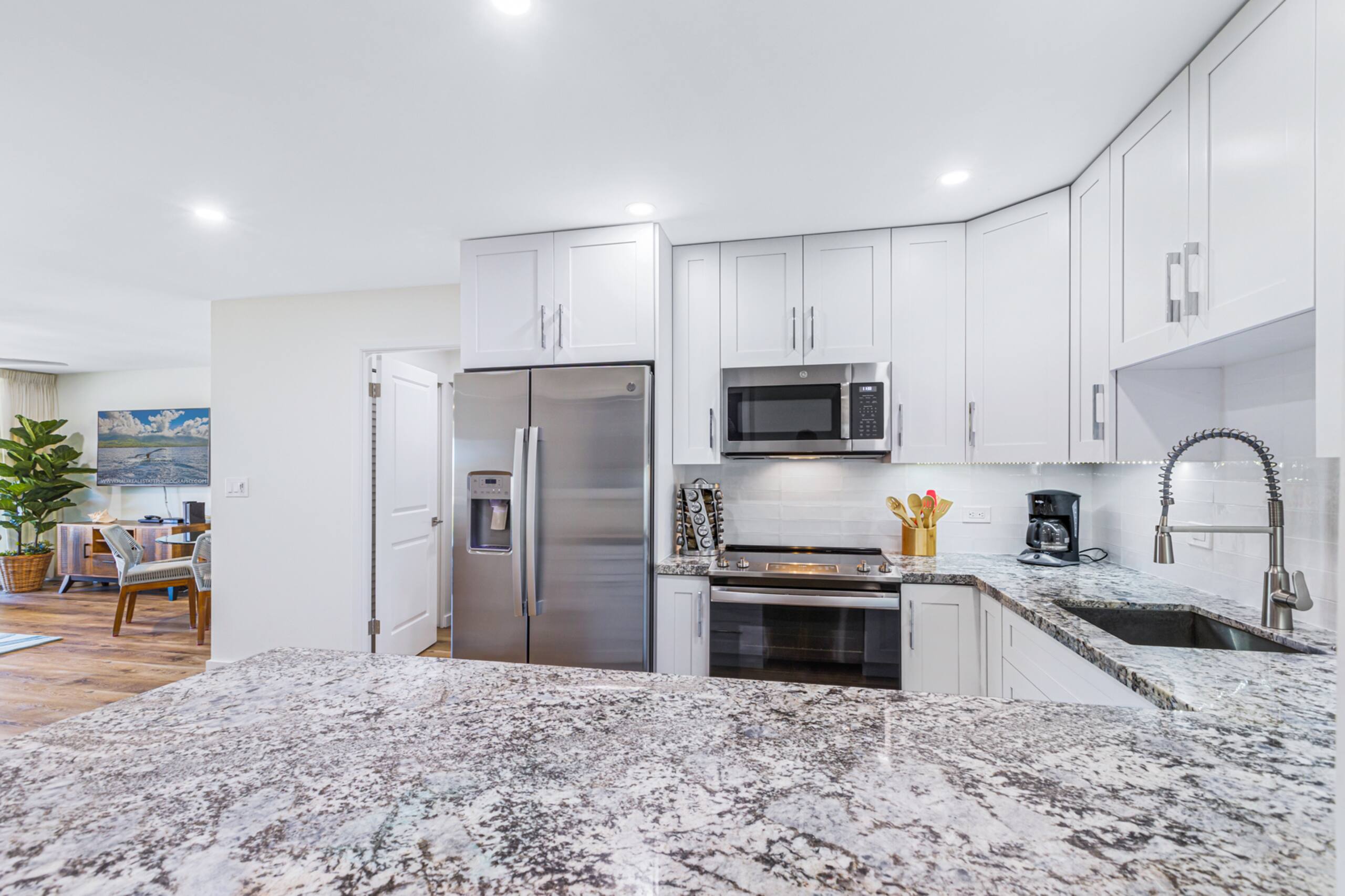 Condo in Lahaina · ★5.0 · 1 bedroom · 2 beds · 2 baths - Image 5