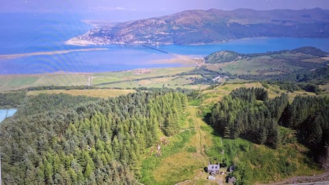 Magic Mountain Cottage: family- & dog-friendly