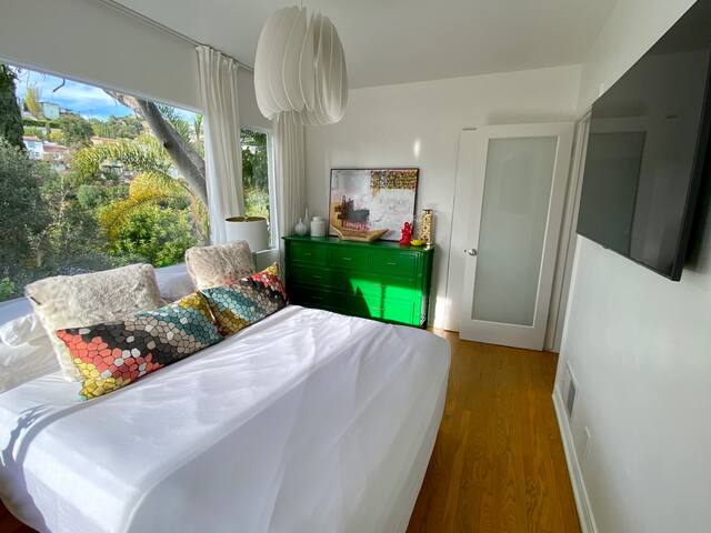 2 Private Homes – Views & Pool – 6 beds / 6 baths! gallery image 4