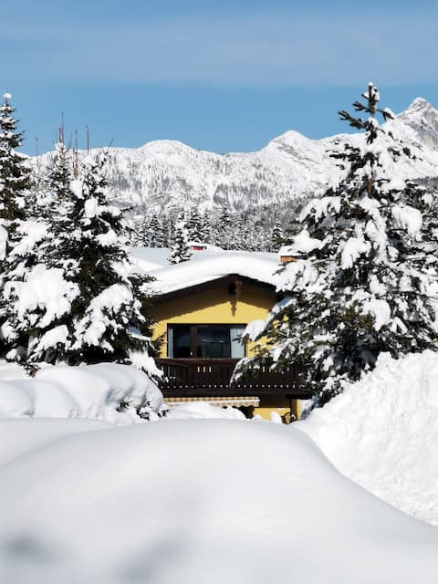 The Seefeld Retreat : Family Friendly Chalet/House