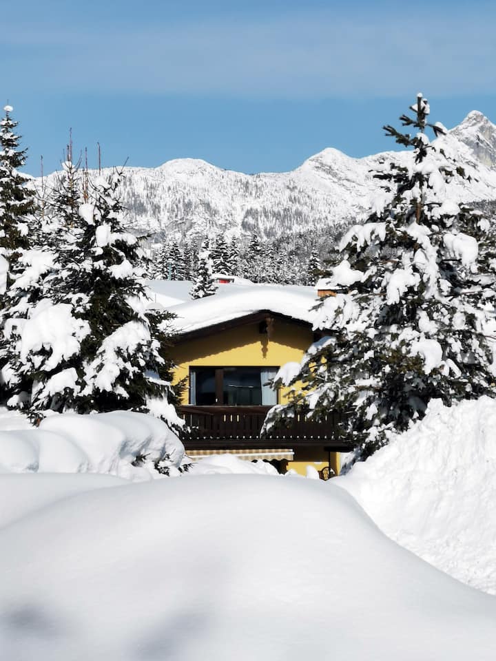 The Seefeld Retreat : Family Friendly Chalet/House