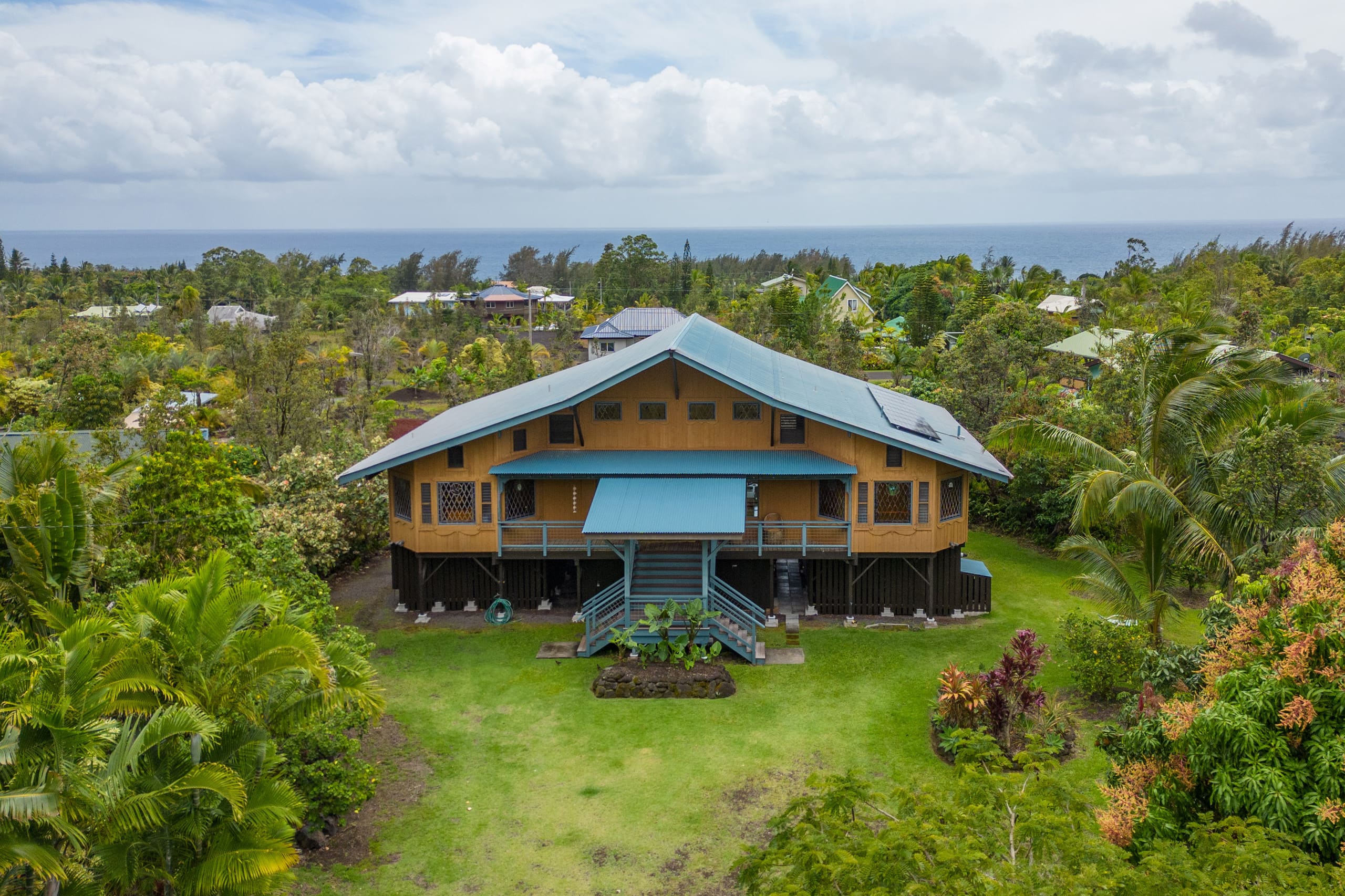 Home in Pahoa · ★5.0 · 2 bedrooms · 2 beds · 2 baths - Image 1