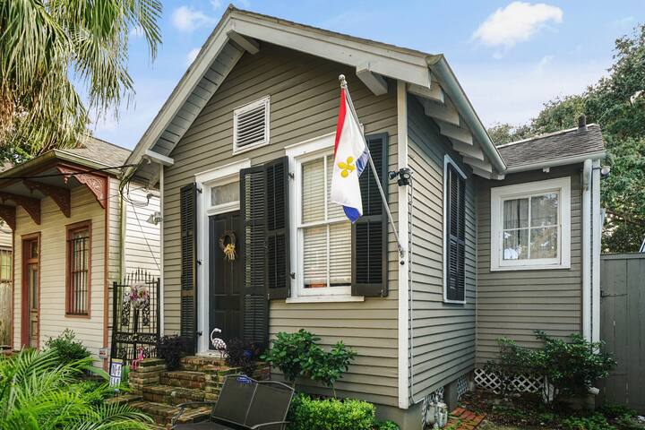 Gated Home with Parking and Guesthouse gallery image 2