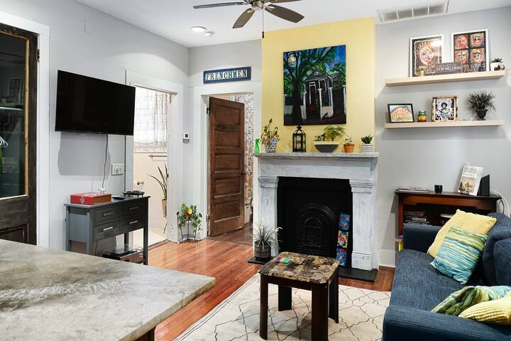 Gated Home with Parking and Guesthouse gallery image 4