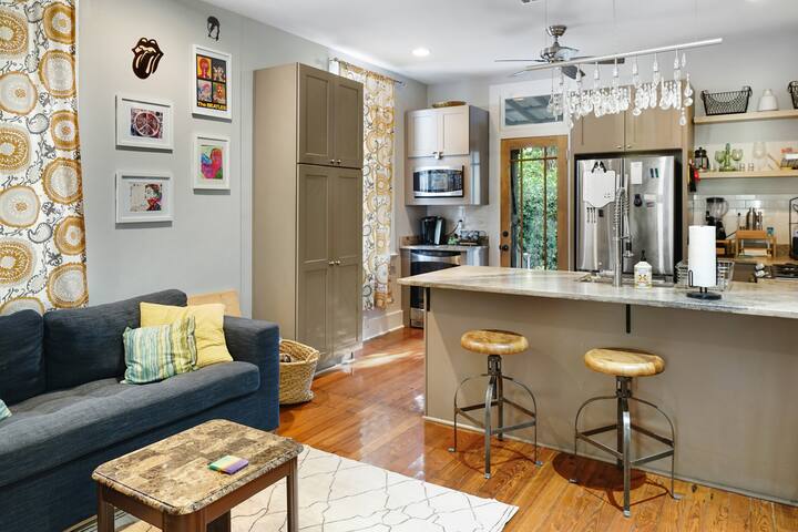 Gated Home with Parking and Guesthouse gallery image 5