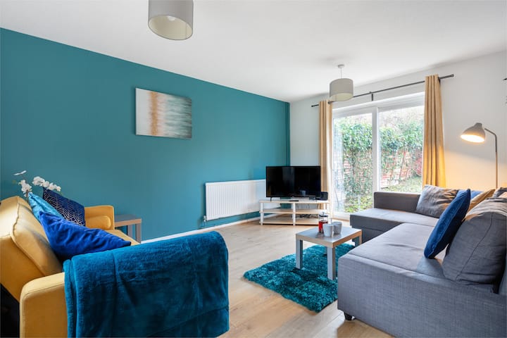 Central Mk, Parking, Large Garden - Milton Keynes