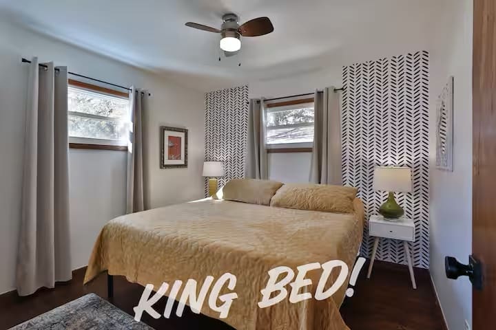 Overlook – Private Hot Tub! King bed in Ranch Home gallery image 2