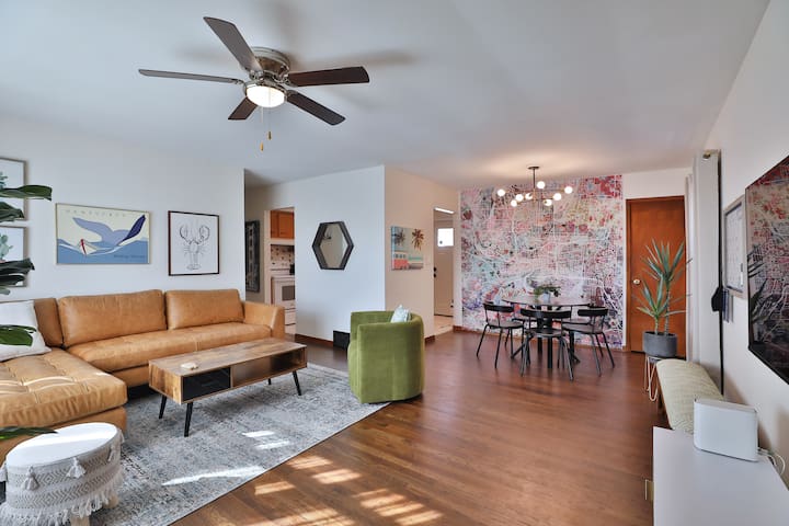 Overlook – Private Hot Tub! King bed in Ranch Home gallery image 3