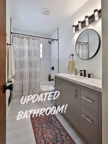 Overlook – Private Hot Tub! King bed in Ranch Home gallery image 4