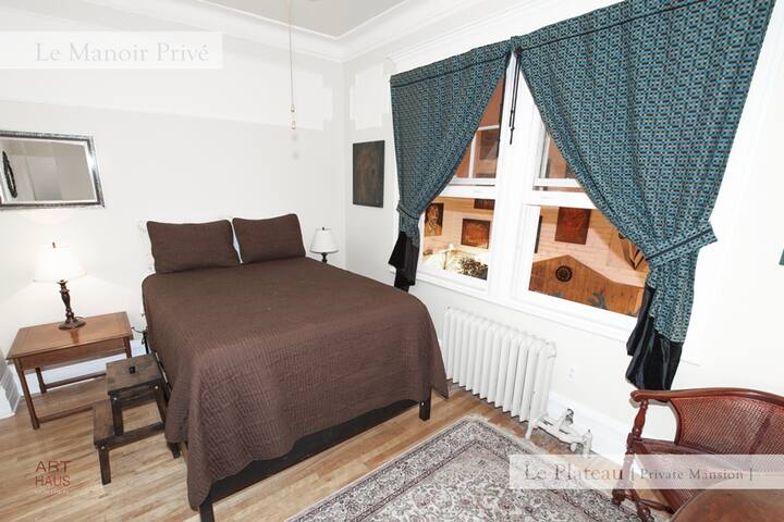Le Grand Manoir [ Plateau Mont-Royal ] gallery image 4