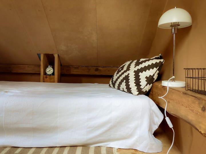 Eneo la kulala juu ya sauna