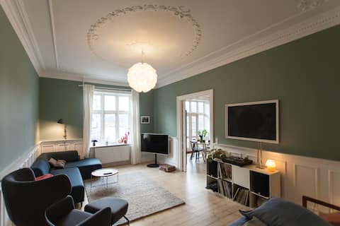 Popular Airbnb listing: Central location & classic Nordic design details in Amager Vest