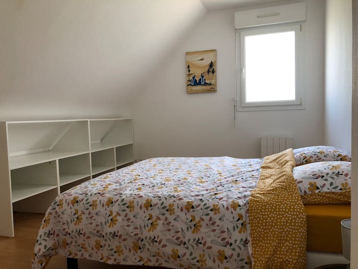 spavaća soba na katu 4 s krevetom 160 x 200