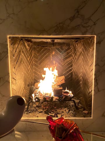 Elegant and Spacious Mid-Century Brownstone gallery image 5