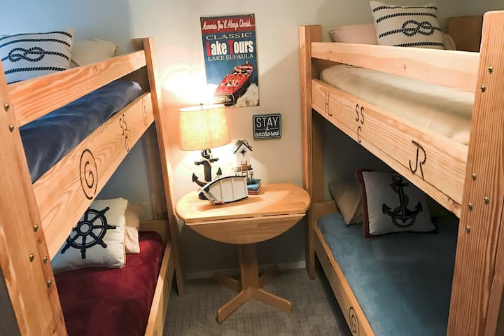 La habitación 3 tiene capacidad para 4 personas.