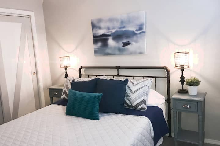 El dormitorio 2 tiene capacidad para 2 personas.