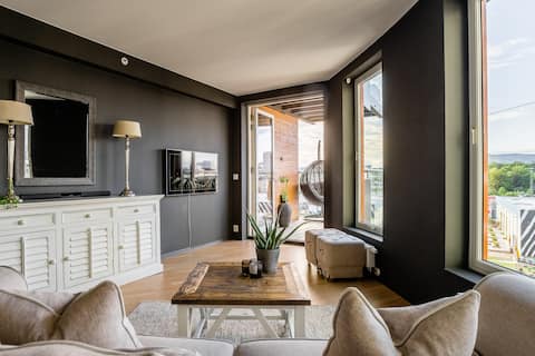 Central and exclusive condo in upscale area
