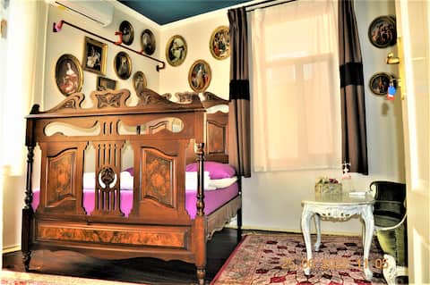Social 6 bedroom house with garden in perfect location