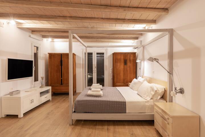 Mykonos Actor’s Villa. 3 bedrooms, private pool. gallery image 5