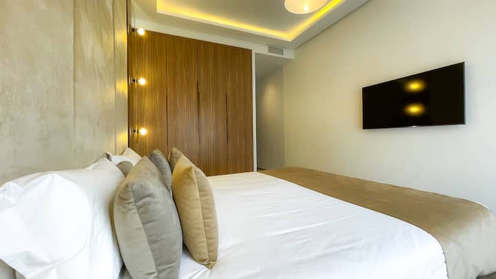 ¿Una pequeña película antes de dormir? Es posible y en cualquier habitación de la villa AGATHE:)
