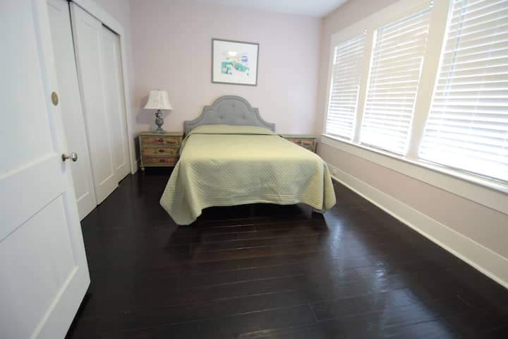 חלל ארון ארוך במיוחד לתליית הבגדים שלכם