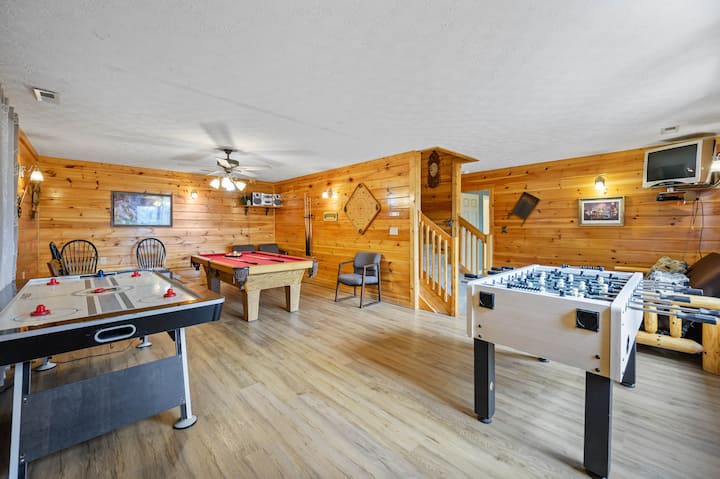 Book Your Fall Break Now! 2 Miles To Downtown - Gatlinburg, TN