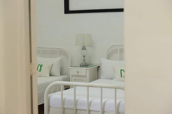 Შესასვლელი ოთახში 2
