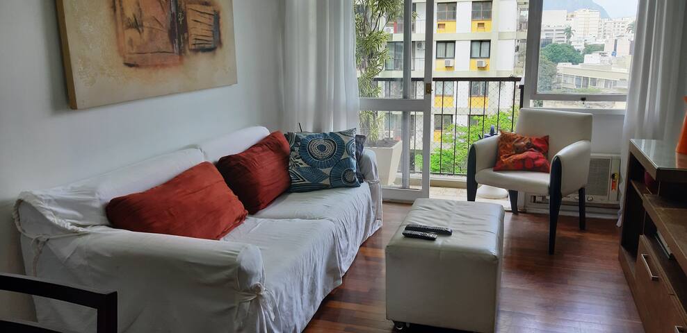 Ap. 3 quartos mobiliado Botafogo