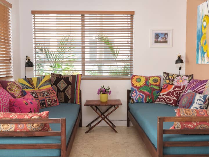 South Beach Poolside Apartment - Private Entrance - Beach, Miami