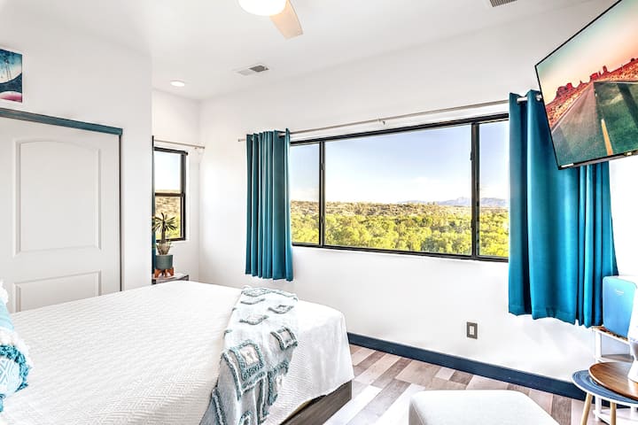 The "Stars" bedroom features a comfortable queen size bed with luxury percale cotton sheets. It offers beautiful views of the pasture. 