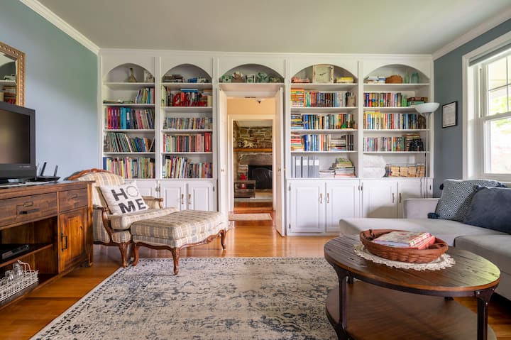 1813 Circa Historical Farmhouse - Lovettsville, VA