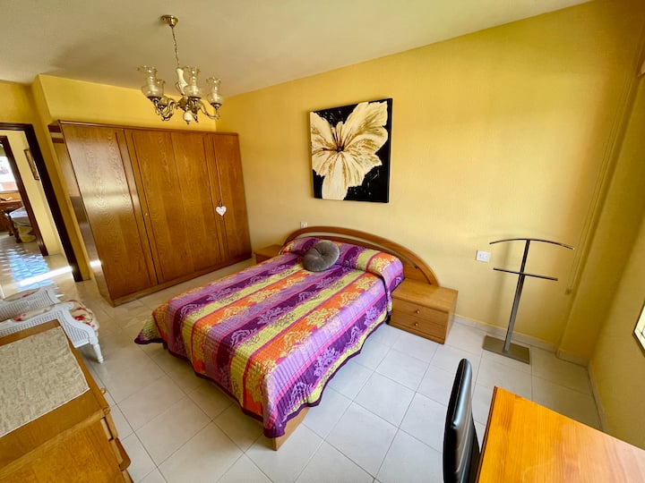 2号房配有双人床