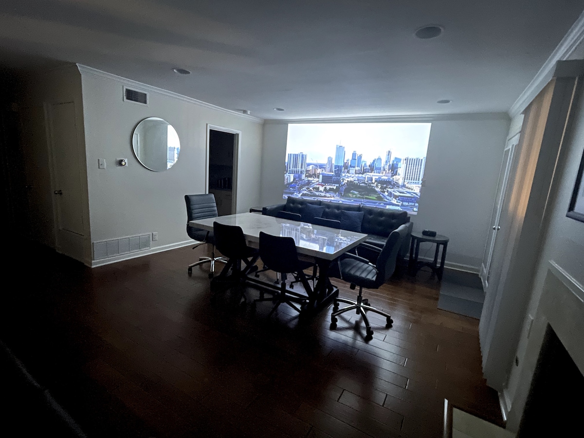 Downtown/Whole Foods HQ - Executive Road Suite