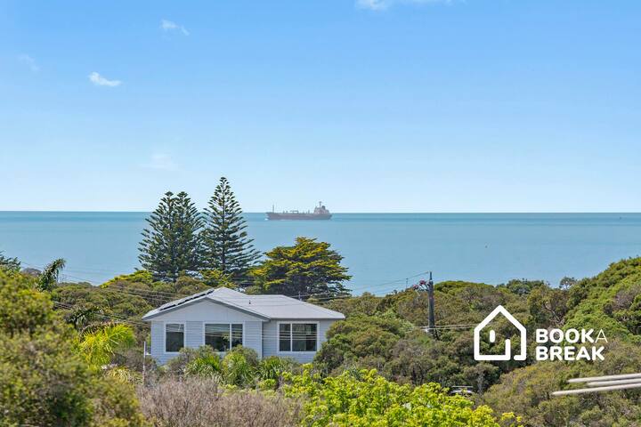 Style In Sorrento – Bay Views, Spa, Snooker, Beach gallery image 3