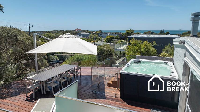 Style In Sorrento – Bay Views, Spa, Snooker, Beach gallery image 2