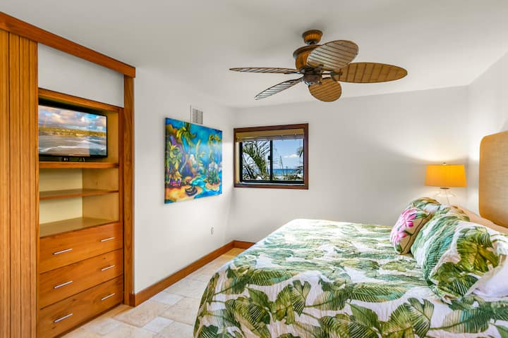 Основен апартамент с изглед към океана, суперголямо двойно легло и телевизор