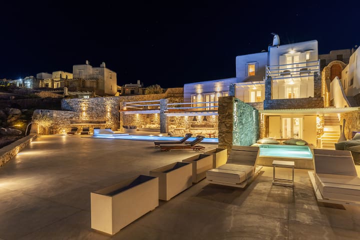 Mykonos Actor’s Villa. 5 bedrooms, private pool.