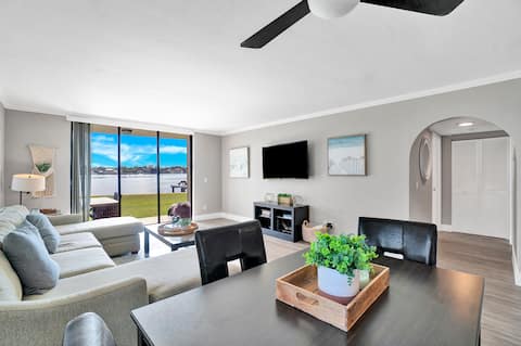 Tranquility Waterfront condo &Boat dock@Palm Beach
