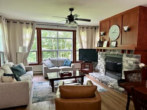 Top performing Airbnb: Beautiful 2br condo at Tremblant les Eaux in Les Laurentides