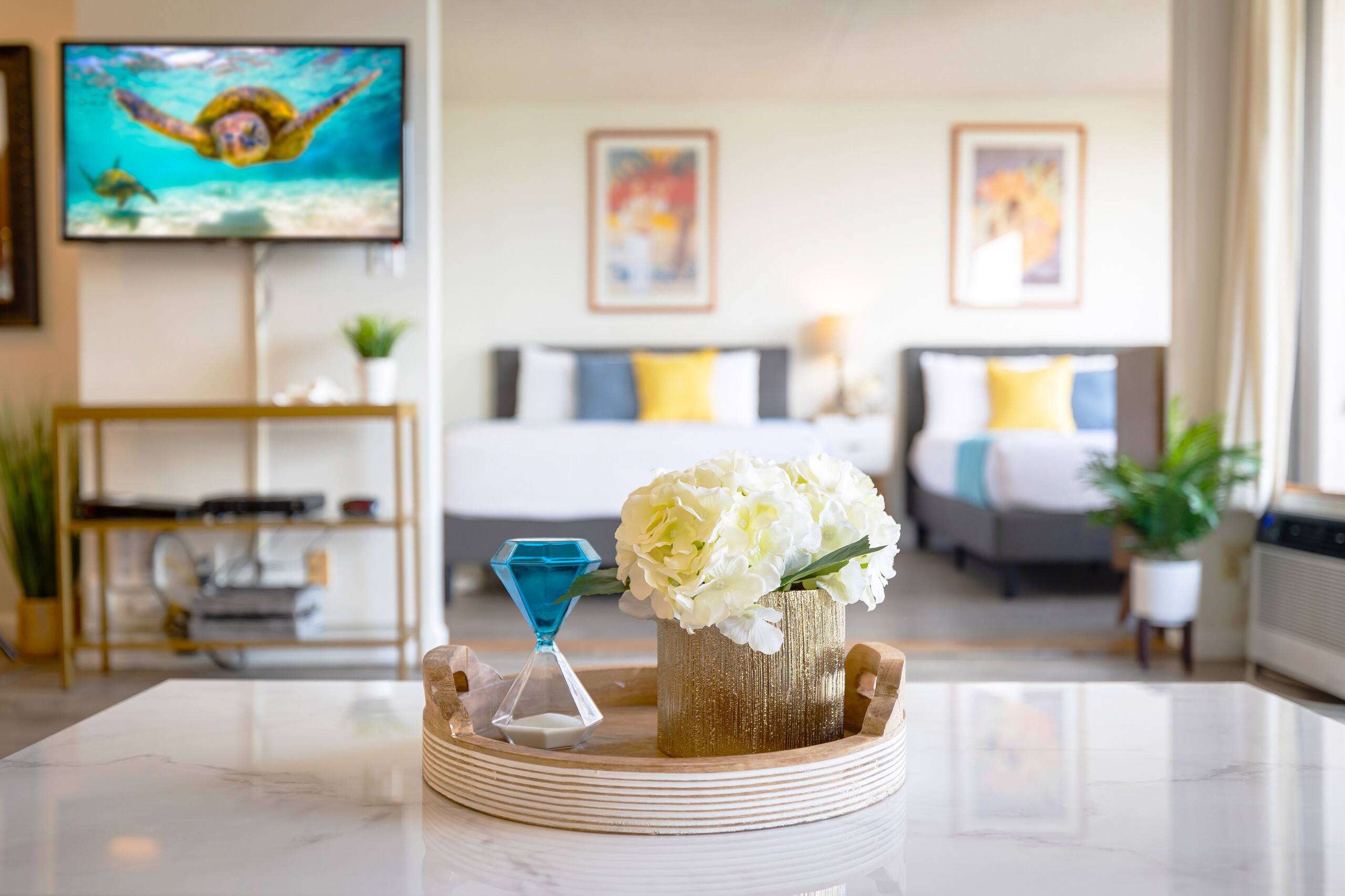 Condo in Honolulu · ★4.72 · 1 bedroom · 3 beds · 1 private bath - Image 7
