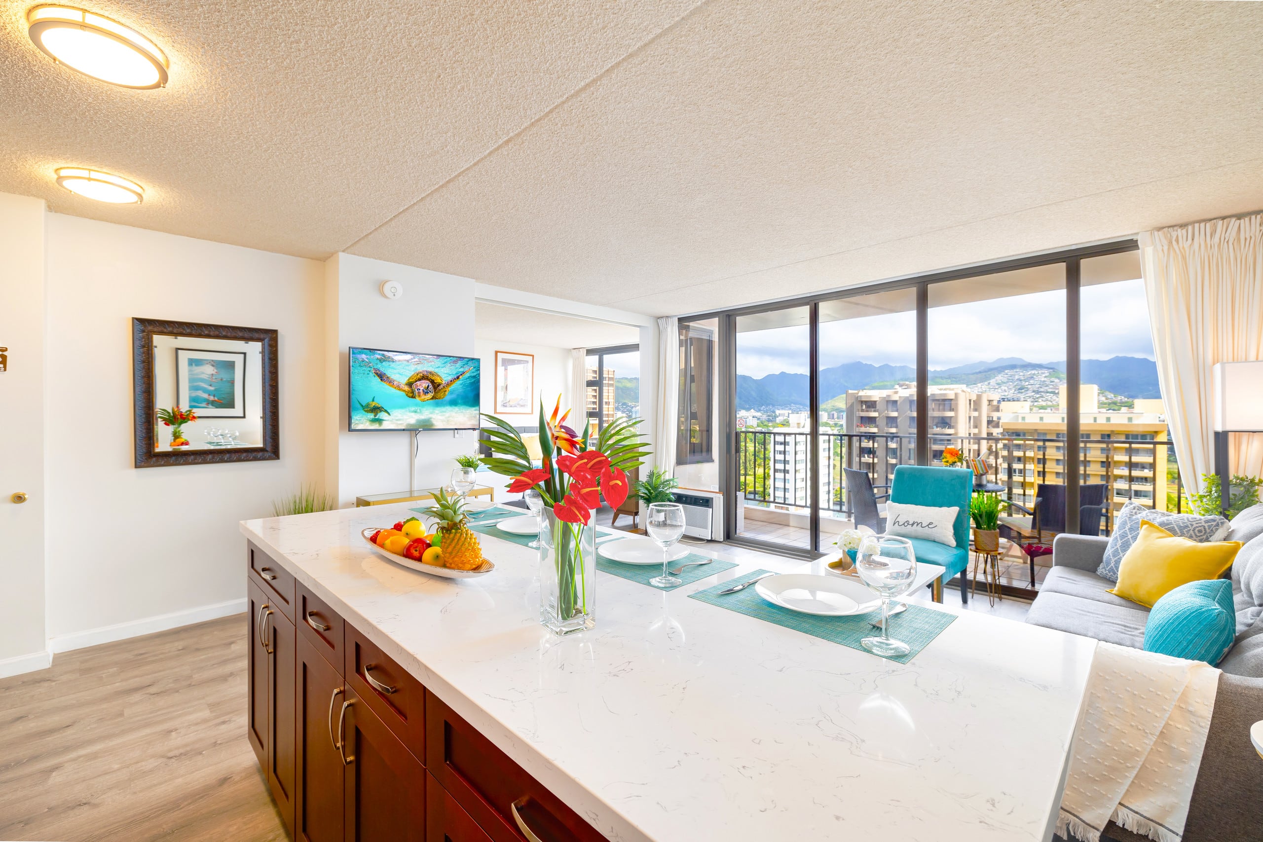 Condo in Honolulu · ★4.72 · 1 bedroom · 3 beds · 1 private bath - Image 11