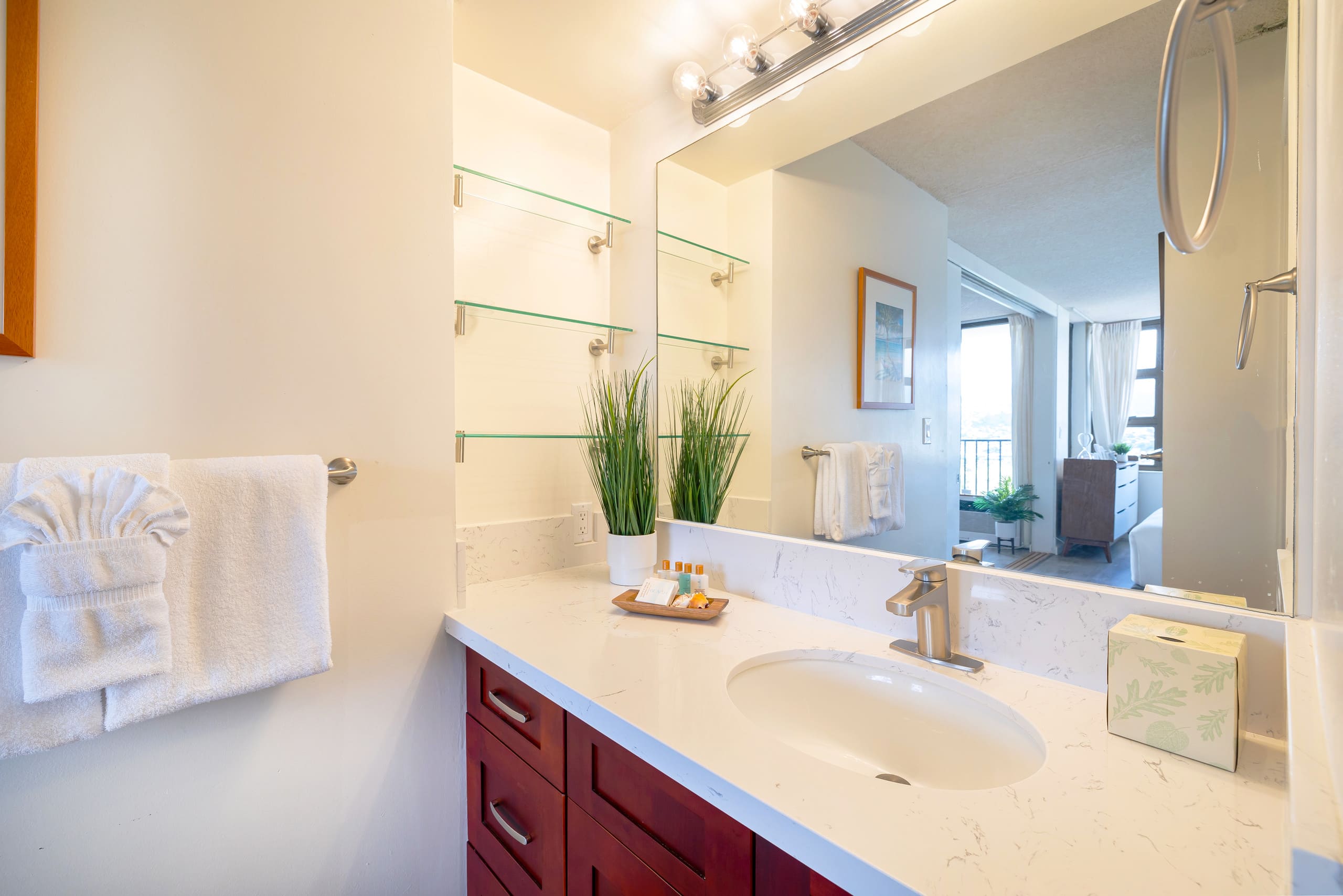 Condo in Honolulu · ★4.72 · 1 bedroom · 3 beds · 1 private bath - Image 20